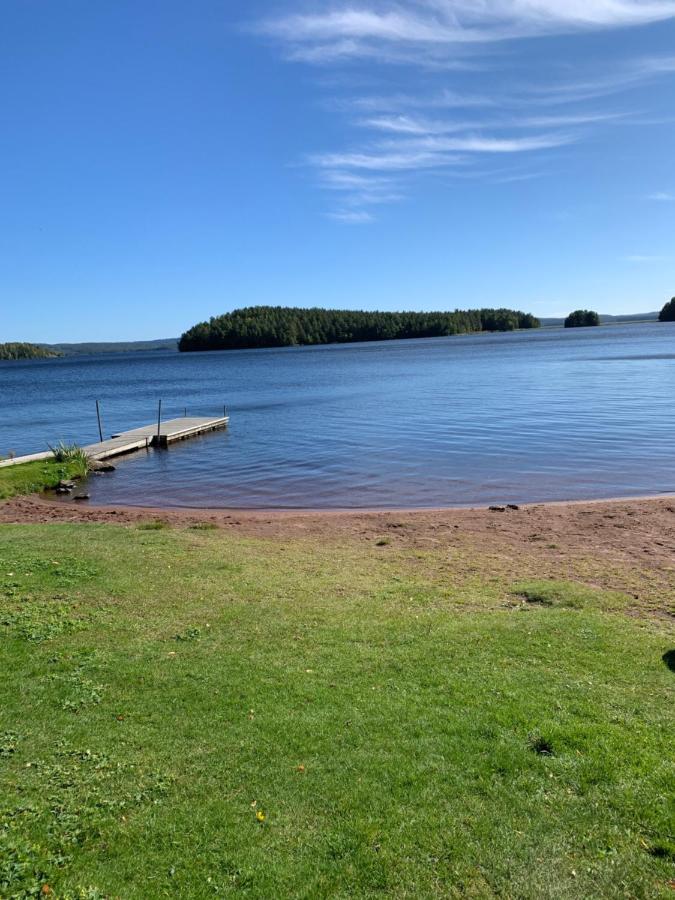 Lakeside Log Cabin Fraemby Udde 法伦 外观 照片